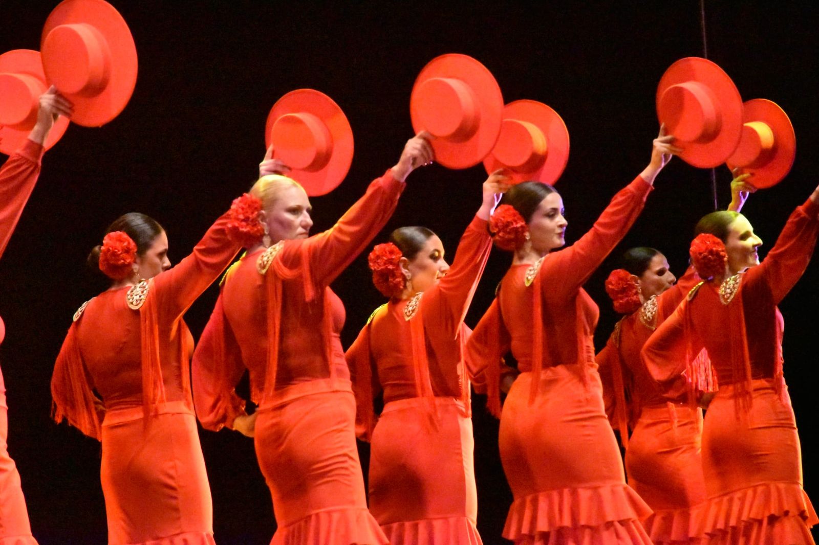 Más de cien bailarinas convierten el Revellín en un escenario de emoción y talento