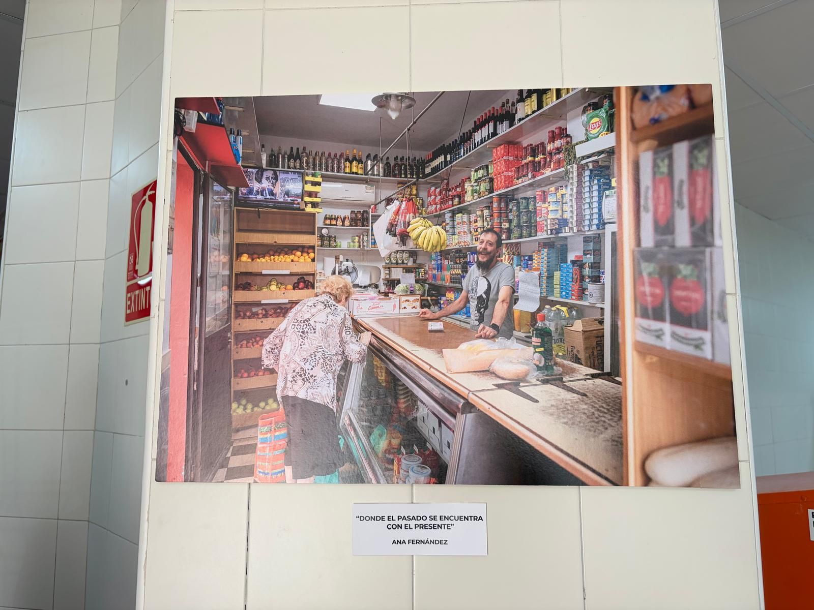 La exposición de fotos del proyecto Altaweia lleva “luz”, “orgullo” y “arte” al Mercado de Hadú