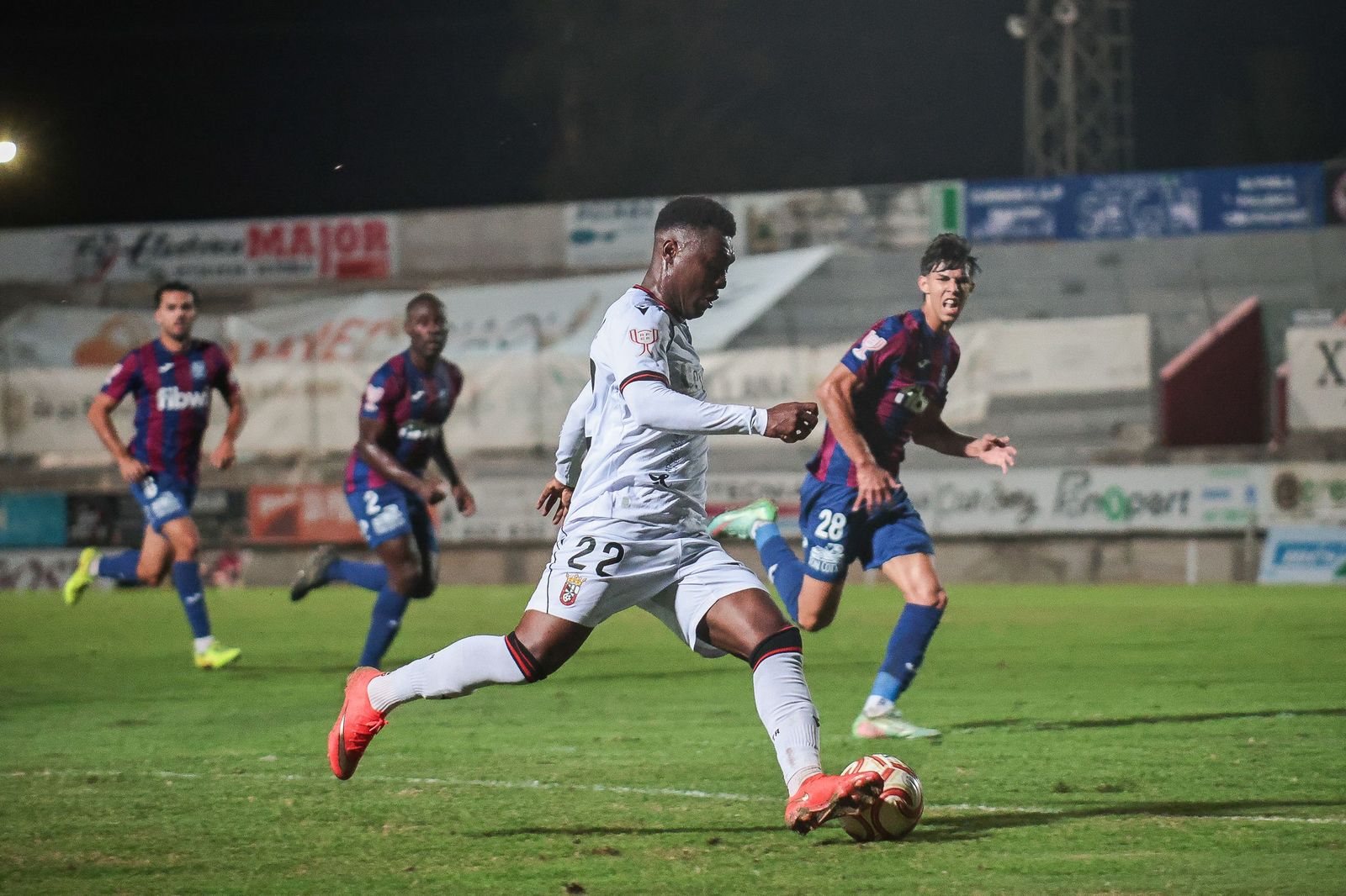 Victoria poco convicente del Ceuta ante el Poblense (1-2) para avanzar en Copa