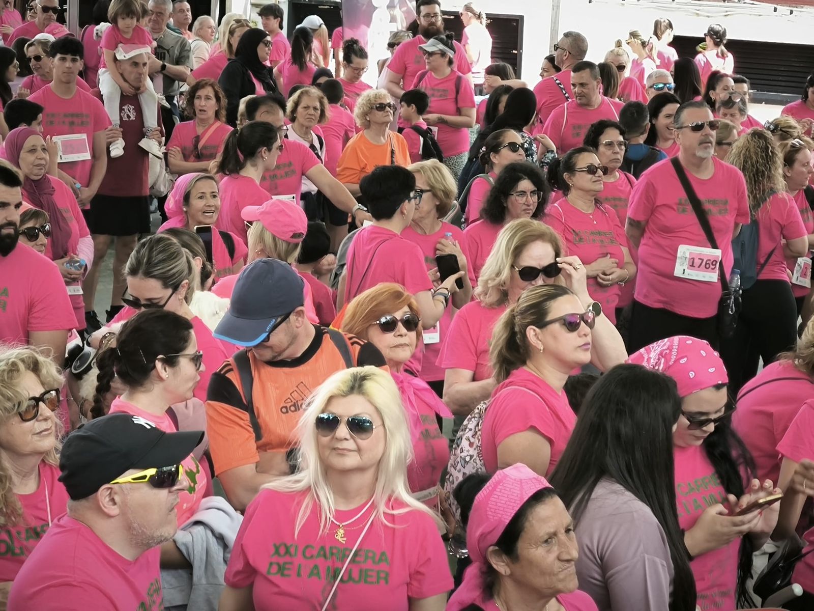 Ceuta se viste de rosa para abrazarse a la vida