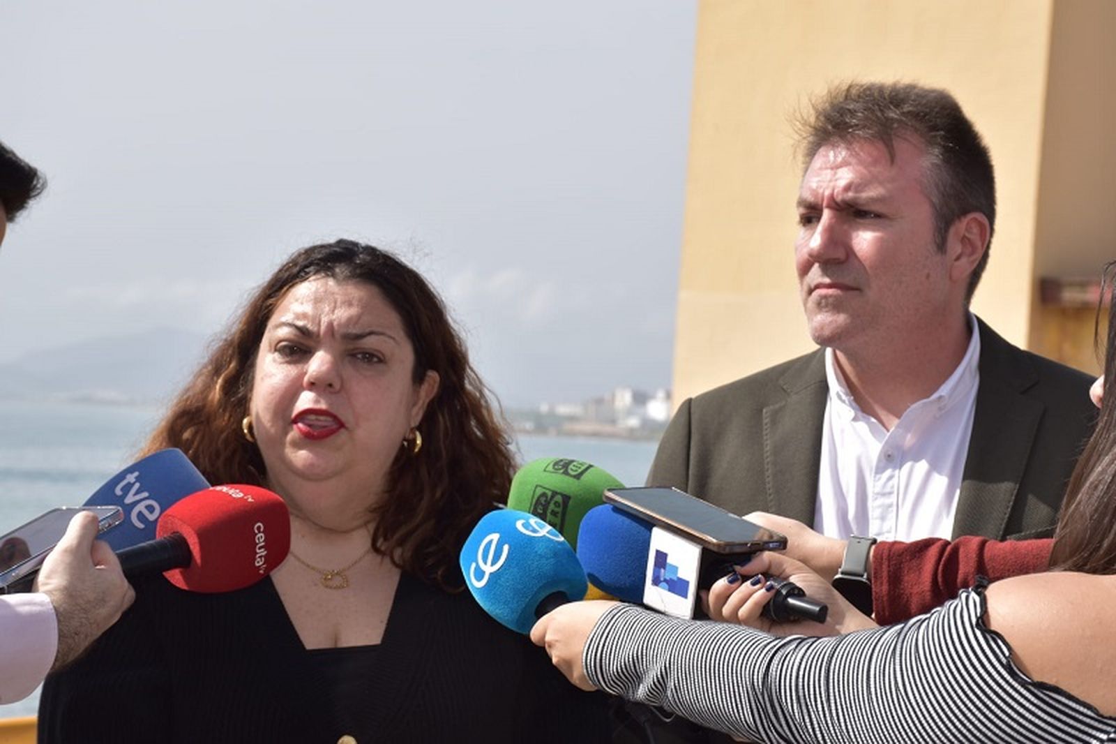 Cristina Pérez y Diego Martínez en la N-352. / FOTO NICOL'S