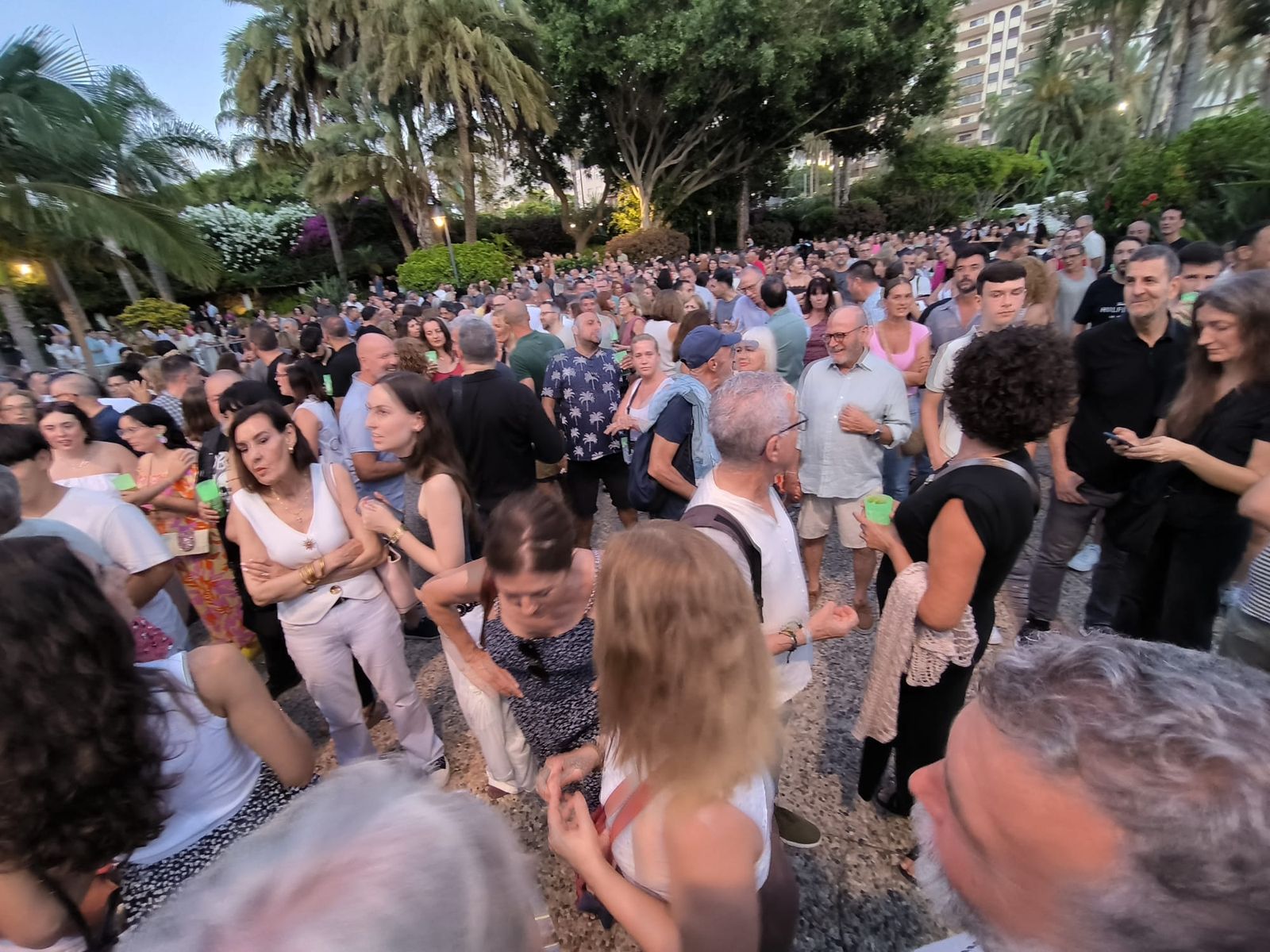 M-Clan convierte Ceuta en un enorme escenario de rock con una noche para el recuerdo