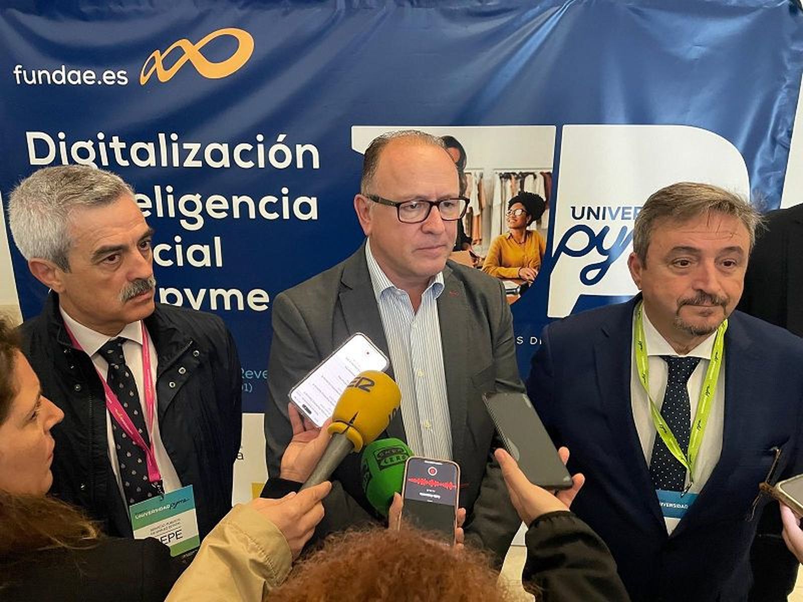 De izda. a derecha: Francisco Gil, director provincial del SEPE; Gerardo Gutiérrez, director general del SEPE; y Antonio de Luis Acevedo, director gerente de FUNDAE./ FOTO REDUAN