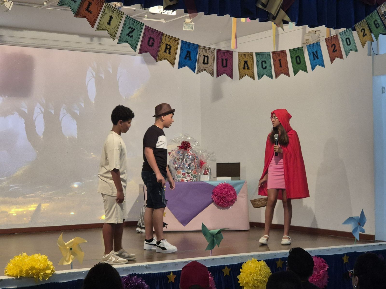 Los alumnos del "Juan Carlos I" comparten su fiesta de graduación