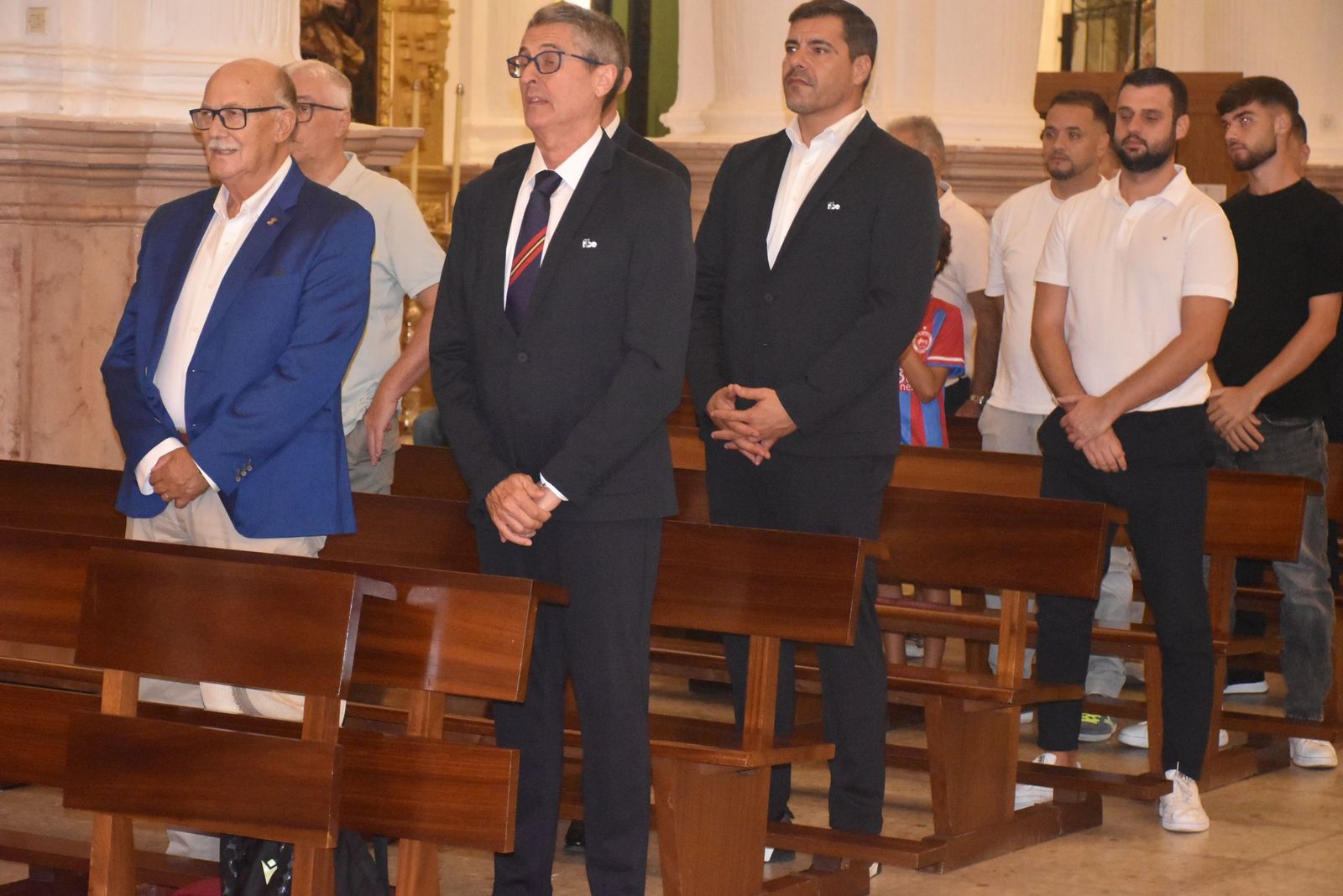 Ofrenda a la patrona y plegaria en Sidi Embarek