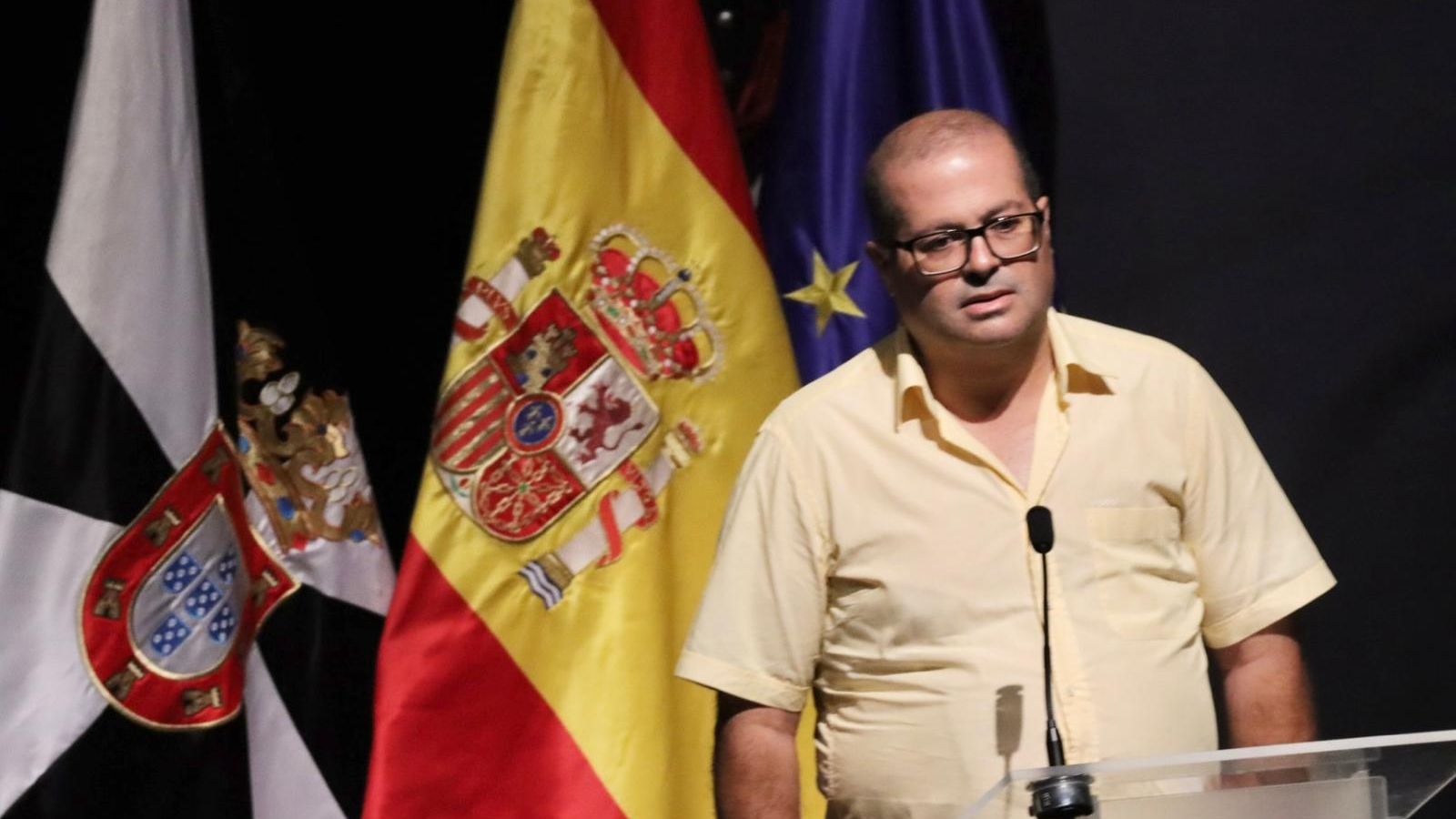 El sobrino de Mustafa Mizzian, Tarek, recoge la Medalla de la Autonomía a título póstumo