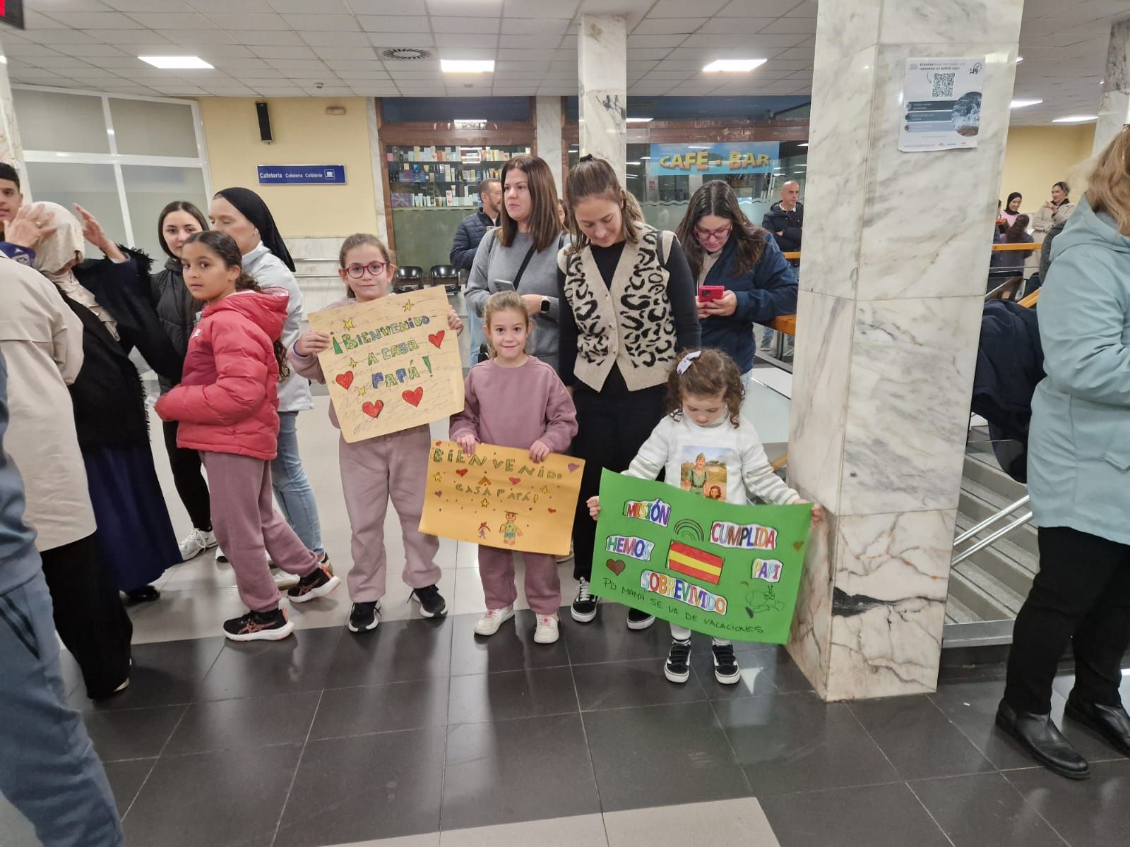 FOTOGALERÍA | De Irak a los brazos de su gente: fotogalería del regreso de la COMGECEU