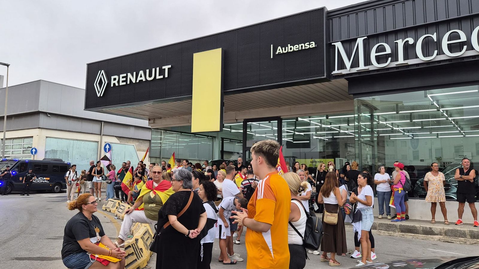 Los vecinos intensifican sus protestas contra el embolsamiento previsto en el Muelle de Poniente
