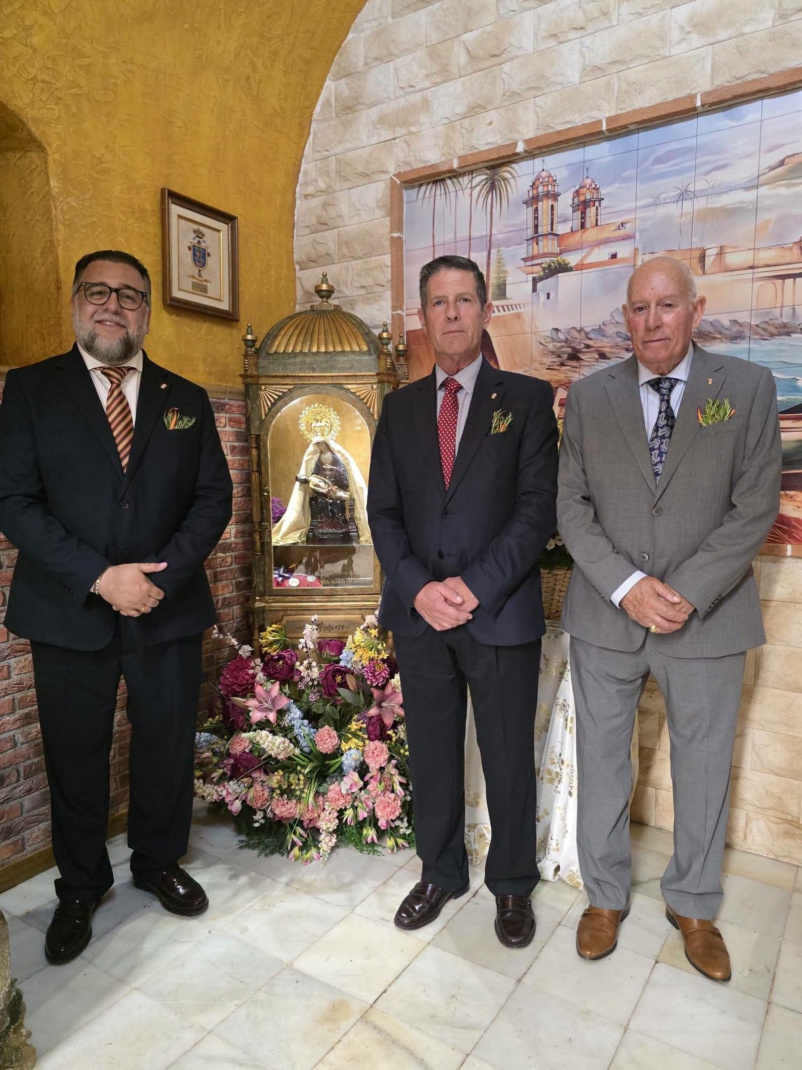 El comandante general de Melilla visita la Casa Regional de Ceuta y conoce la nueva capilla de la Virgen de África