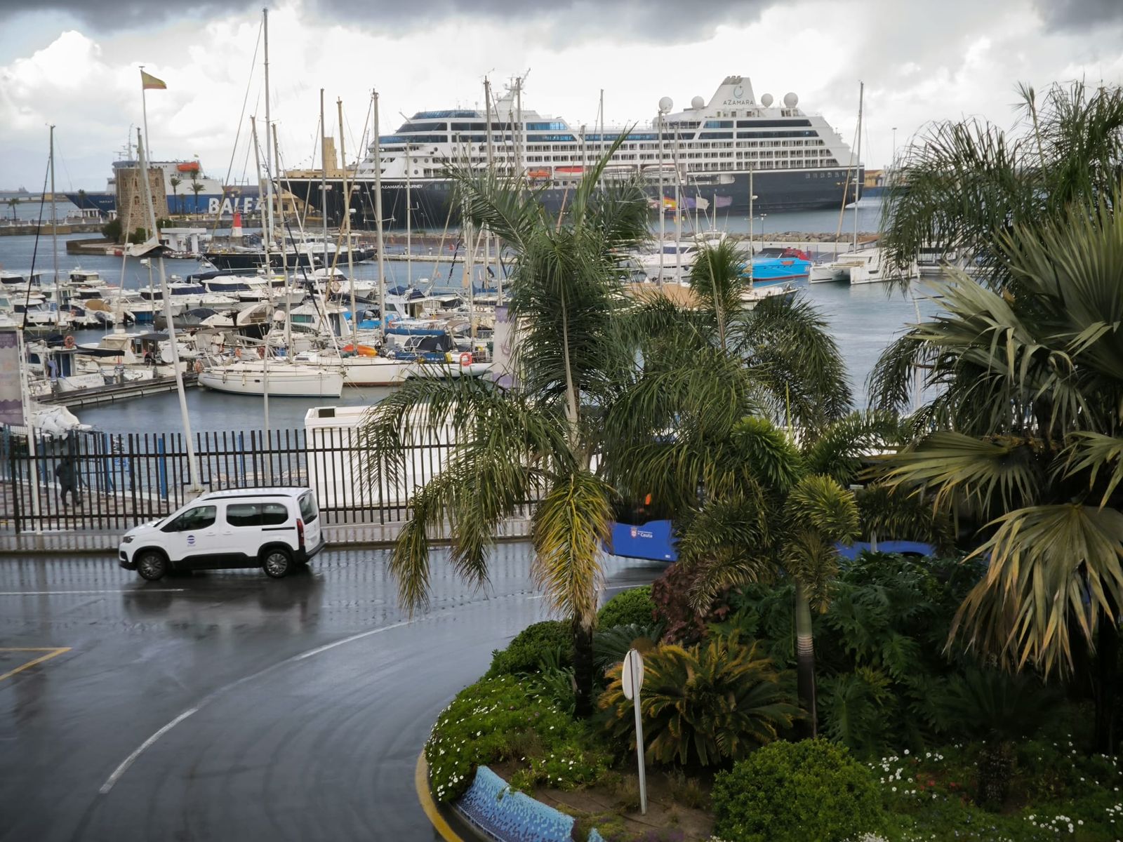 FOTOGALERÍA | La primera escala del 'Azamara Journey' en Ceuta, a través del objetivo de Nicol’s
