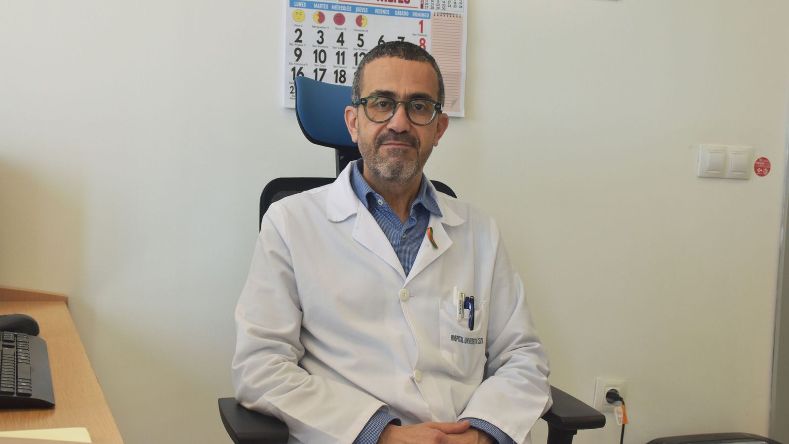 El gerente de Atención Sanitaria de Ceuta y director médico de Atención Especializada, Abdelkader Maanan, posa en su despacho