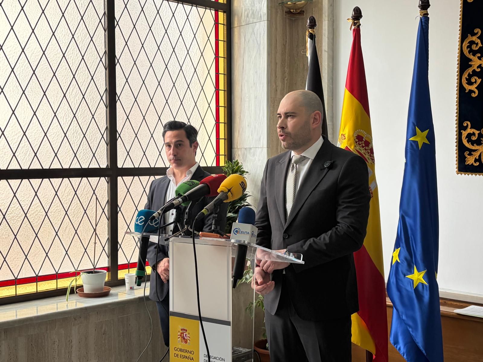 Miguel Ángel Pérez Triano en la Delegación del Gobierno con Julián Cambero.