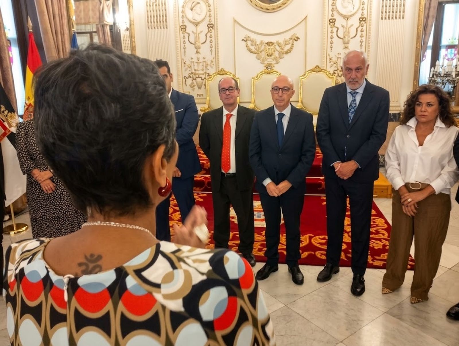 Kissy Chandiramani se dirige a los economistas andaluces en el transcurso de la recepción celebrada en el Palacio de la Asamblea