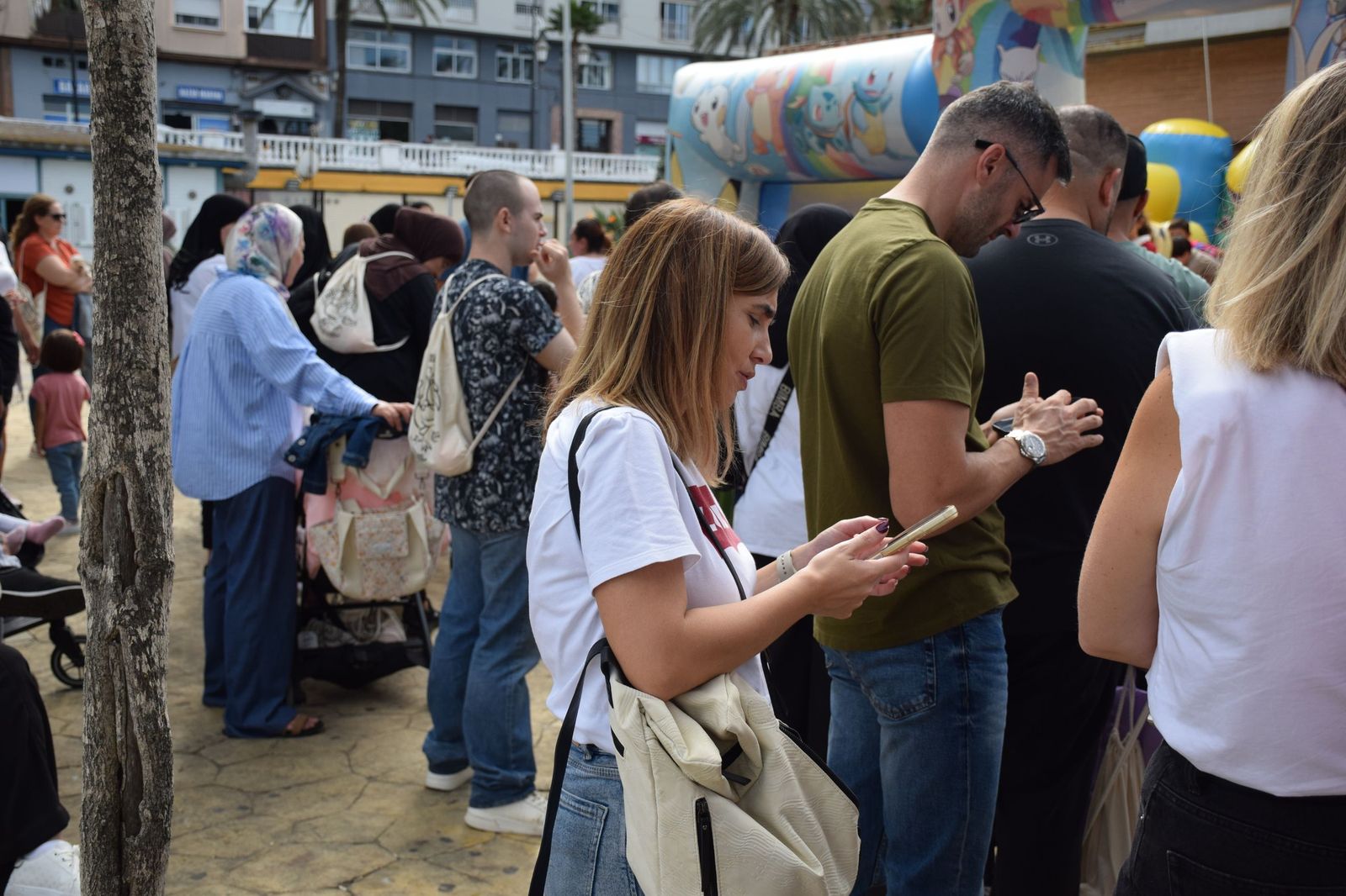 Ceuta celebra un Día de la Mochila multitudinario bajo un ambiente festivo y familiar Ceuta celebra un Día de la Mochila multitudinario bajo un ambiente festivo y familiar