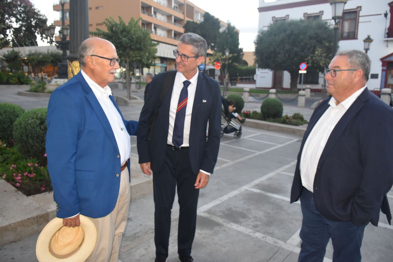 Ofrenda a la patrona y plegaria en Sidi Embarek