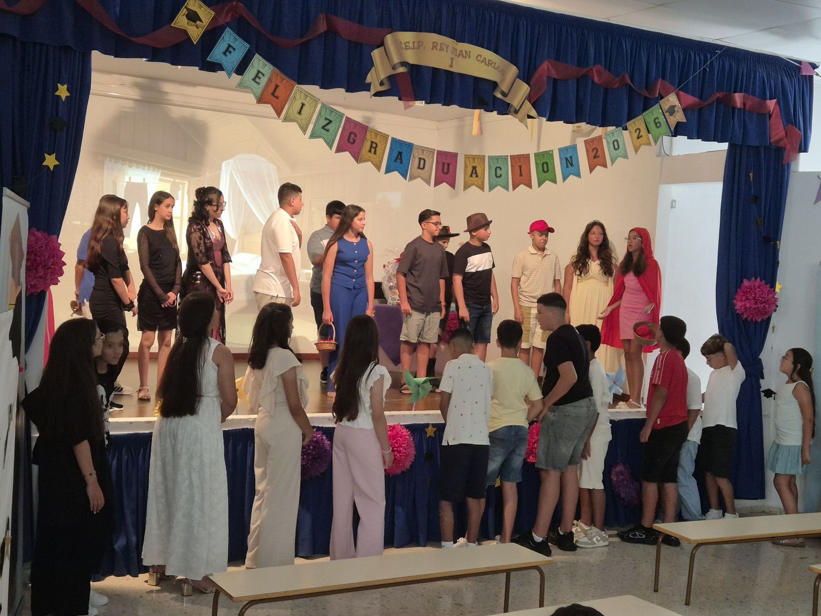 Los alumnos del "Juan Carlos I" comparten su fiesta de graduación