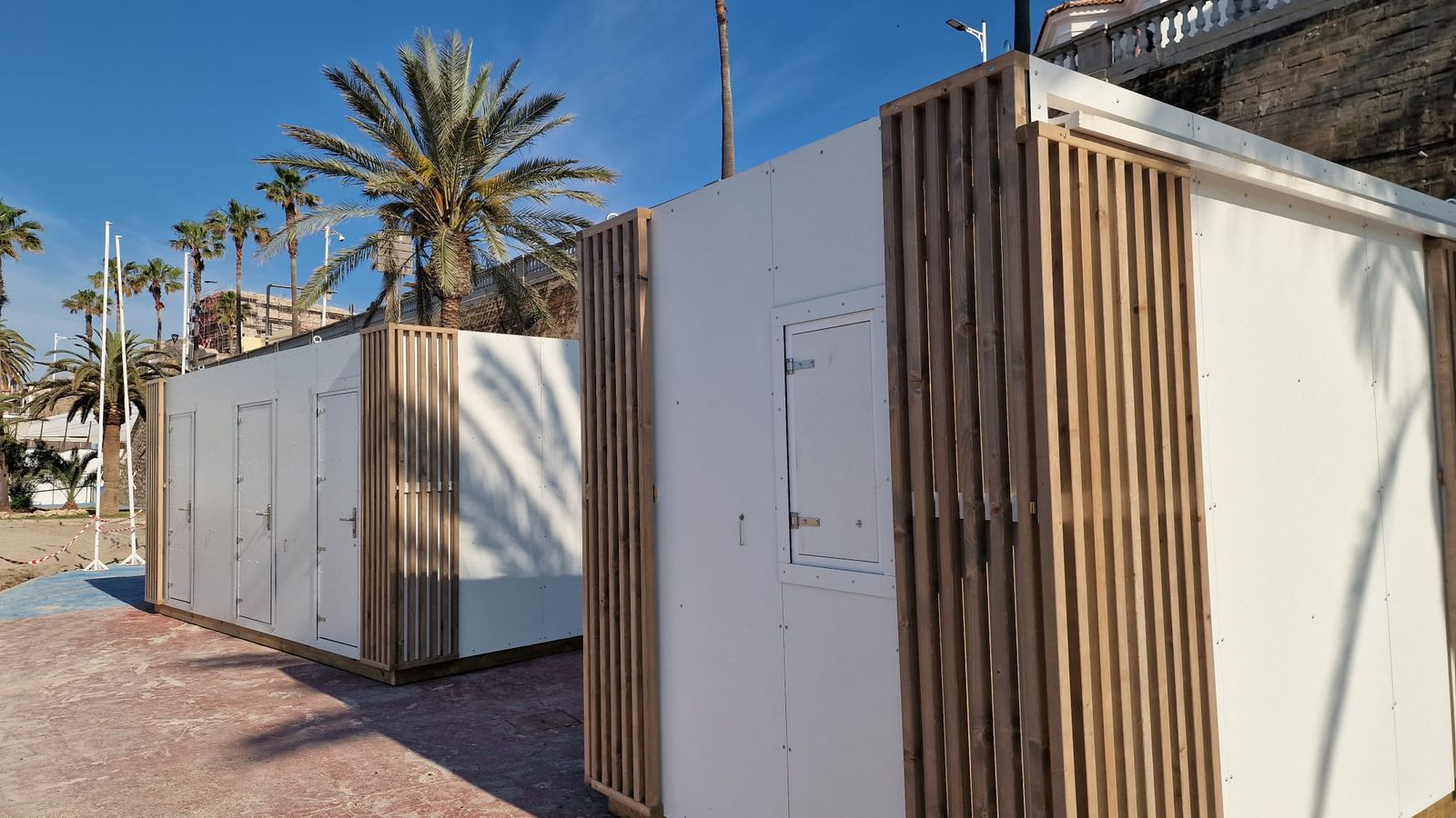 Se han renovado todos los módulos en las playas de Ceuta con una tamaño de 3x3 metros