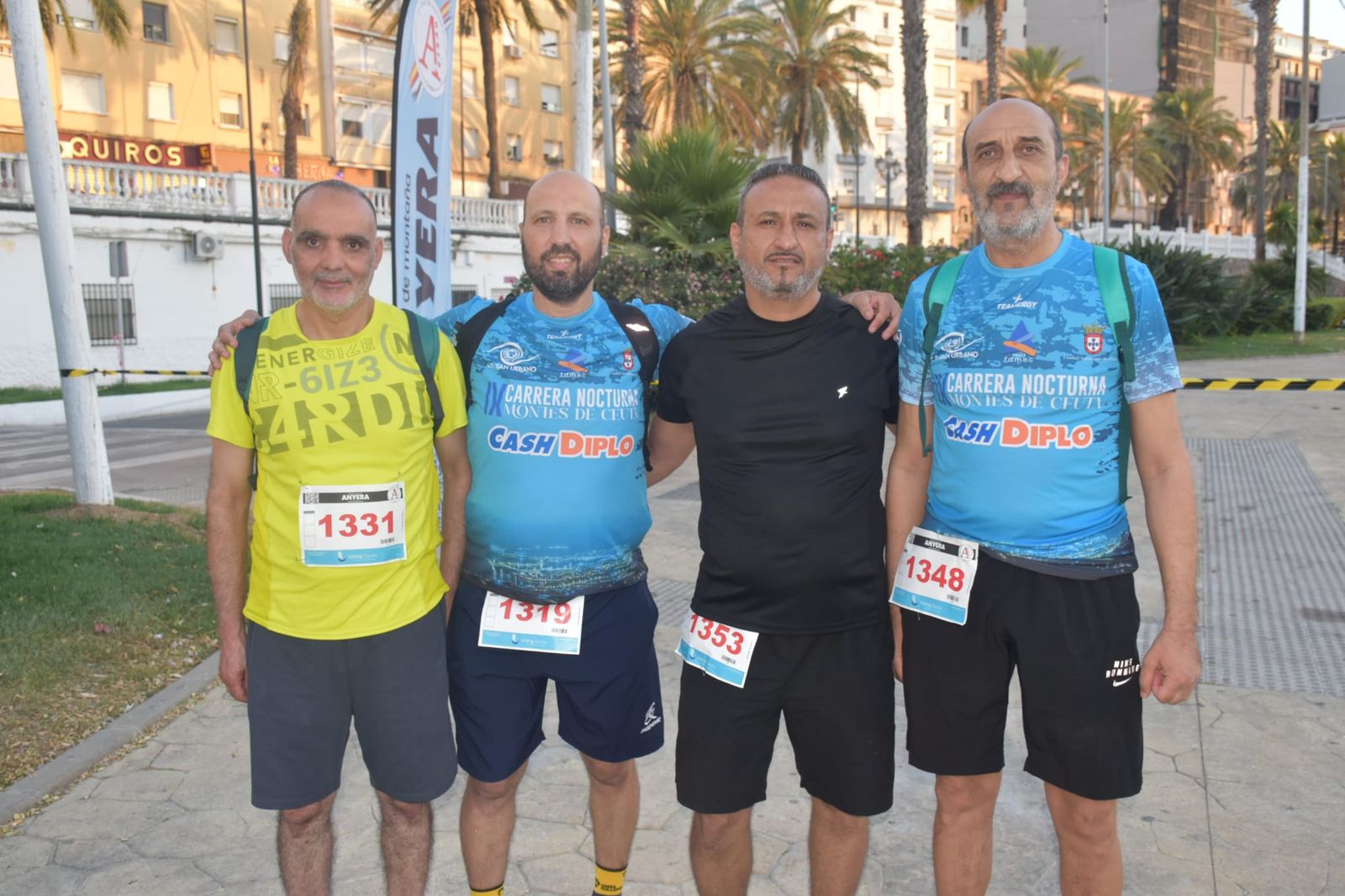 Decenas de senderistas llenan de luz y deporte la XVIII Marcha Nocturna Familiar de Ceuta
