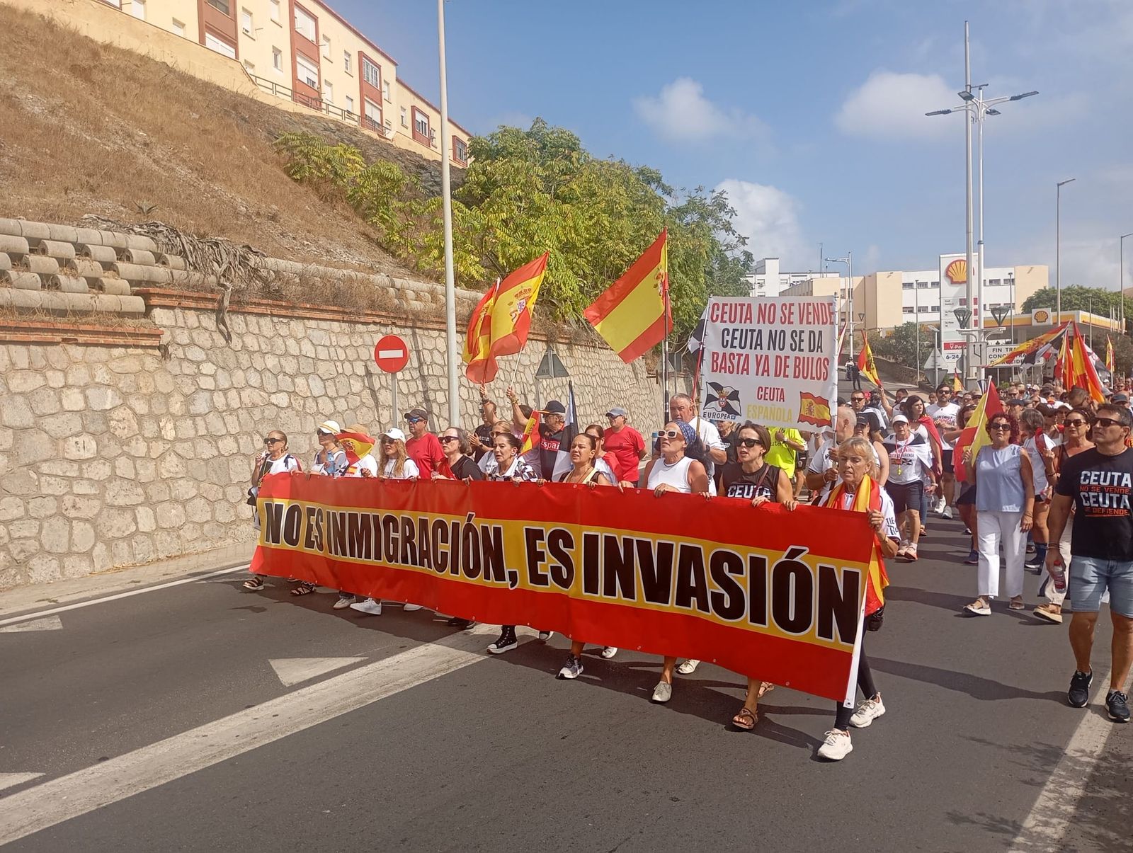 Ceuta vuelve a echarse a las calles para recordar que "Un caballa nunca se rinde"
