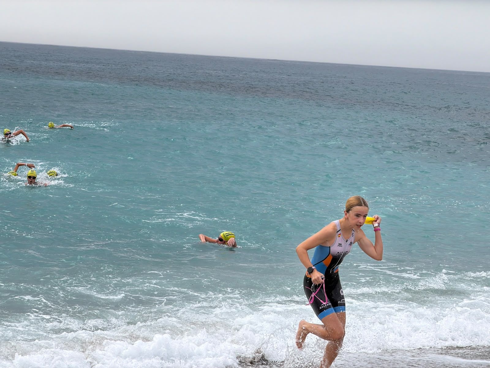 Los aficionados al triatlón en Ceuta se reúnen para participar en el Acuatlón Popular 'Juan Mur' y en la Phoenix Kids Triathlon