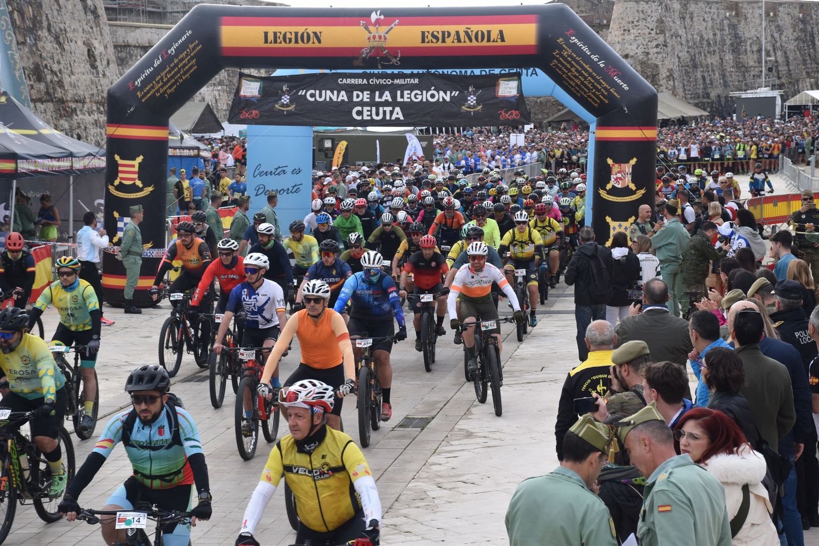 FOTOGALERÍA | Miles de corredores toman la salida en la X Cuna de la Legión: mira las imágenes