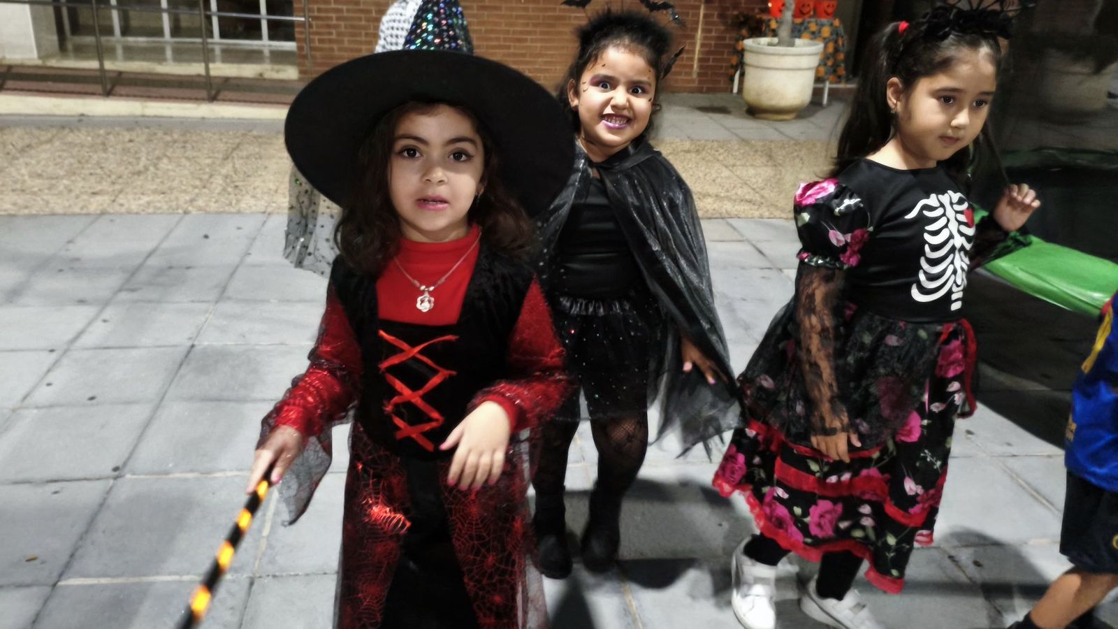 Vecinos de Miramar Alto celebrando Halloween Vecinos de Miramar Alto celebrando Halloween