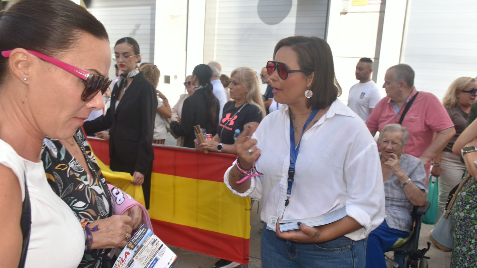 Multitud de ceutíes juran bandera de manera simbólica para mostrar su pertenencia a España
