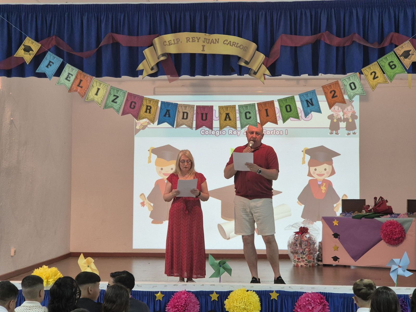 Los alumnos del "Juan Carlos I" comparten su fiesta de graduación