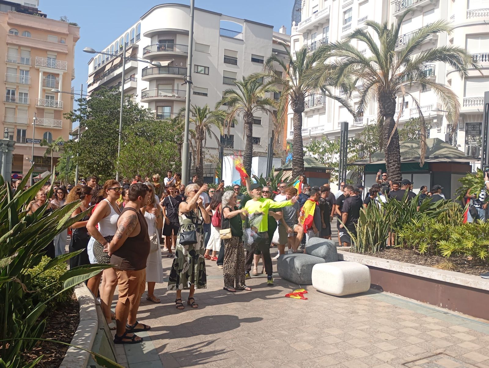Los ceutíes se concentran frente a Delegación contra la falta de respuesta ante la “invasión”