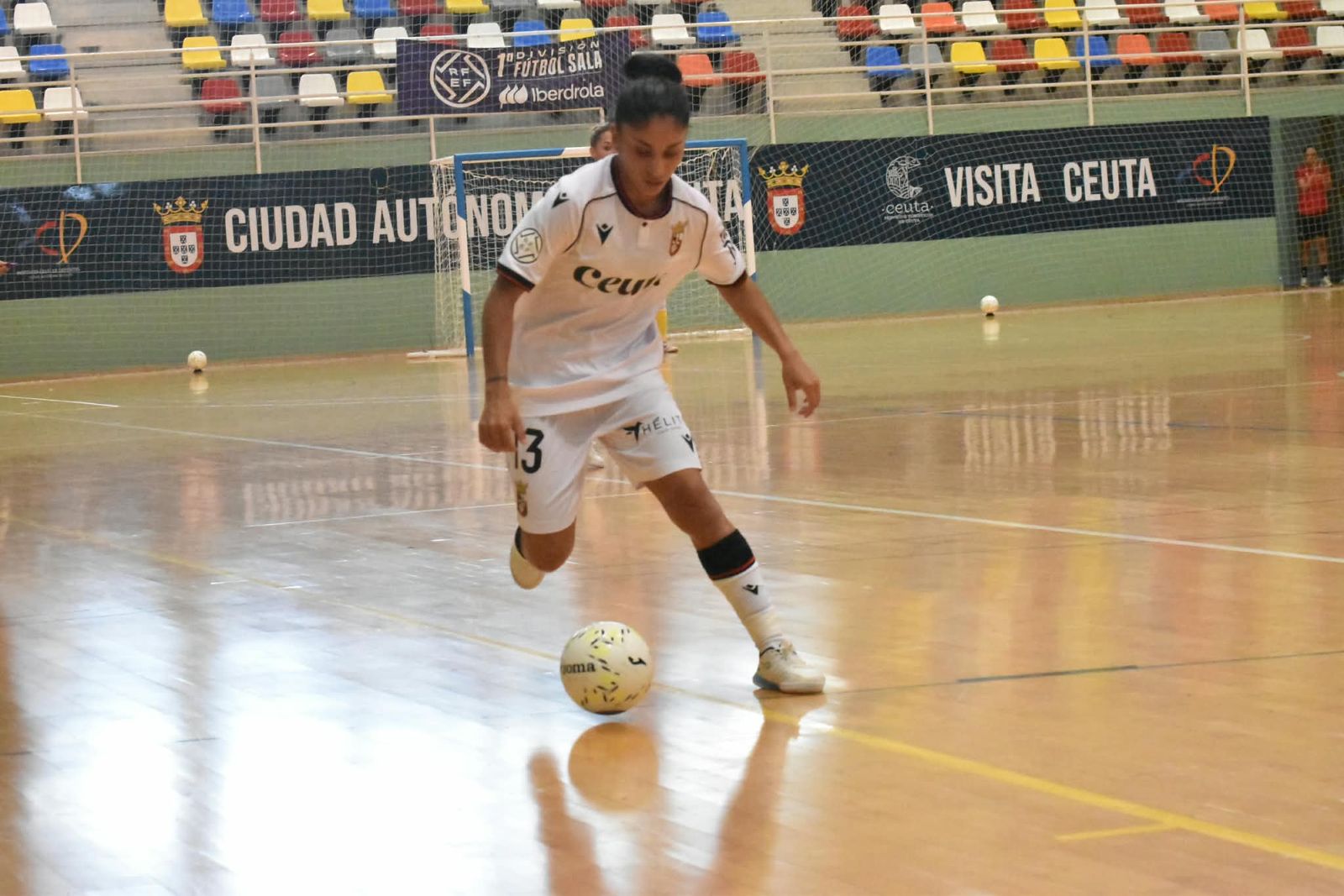 El Ceuta femenino deja escapar una merecida victoria en su debut en casa