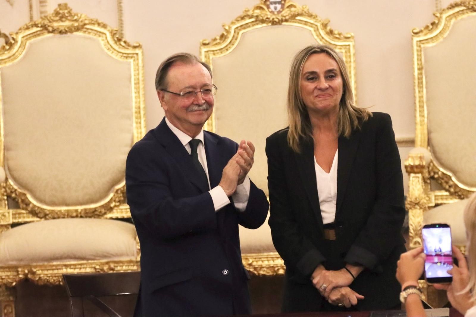 Juan Vivas, presidente de Ceuta, y Marifrán Carazo, alcaldesa de Granada