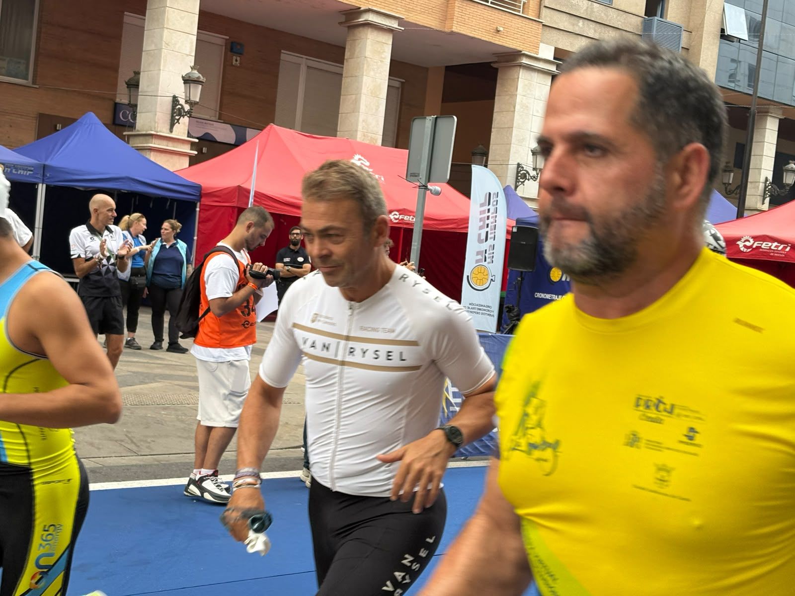 Los aficionados al triatlón en Ceuta se reúnen para participar en el Acuatlón Popular 'Juan Mur' y en la Phoenix Kids Triathlon
