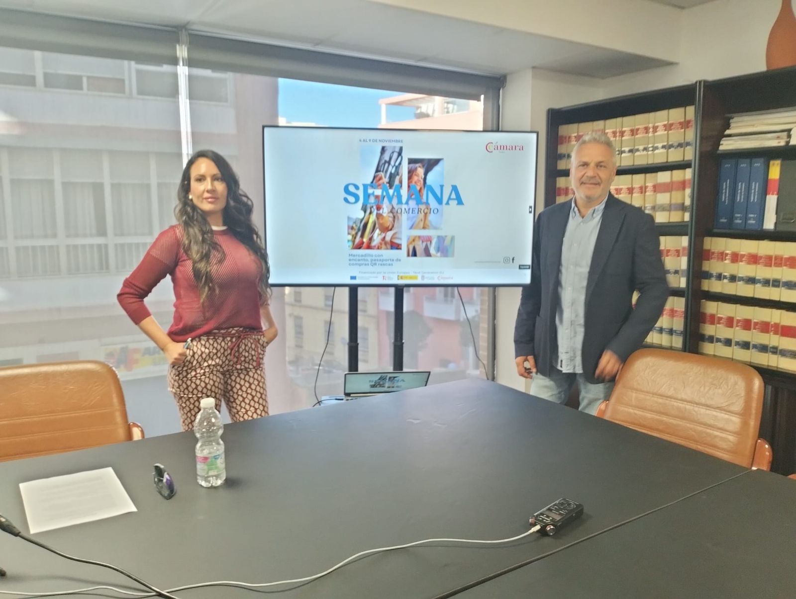 Los representantes de la Cámara Pilar López y Gustavo Lipóvez, durante la presentación de las actividades