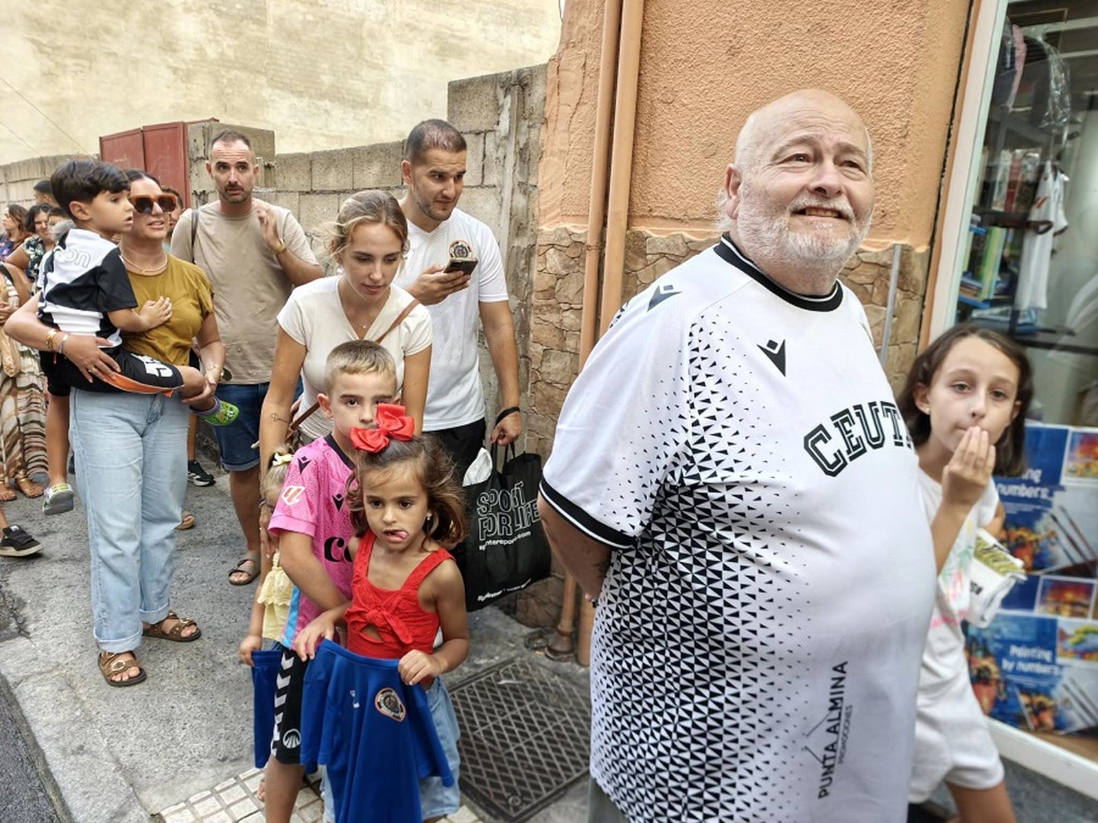 Firma de los jugadores de la AD Ceuta