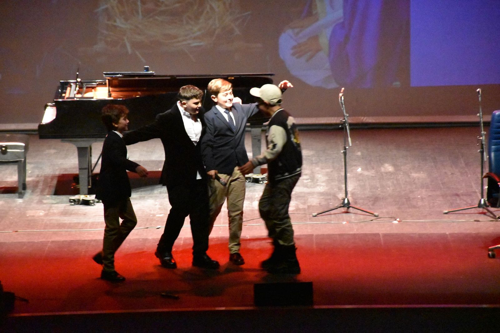 Los alumnos de La Inmaculada sorprenden con una “Voz Kids” dedicada a la Virgen
