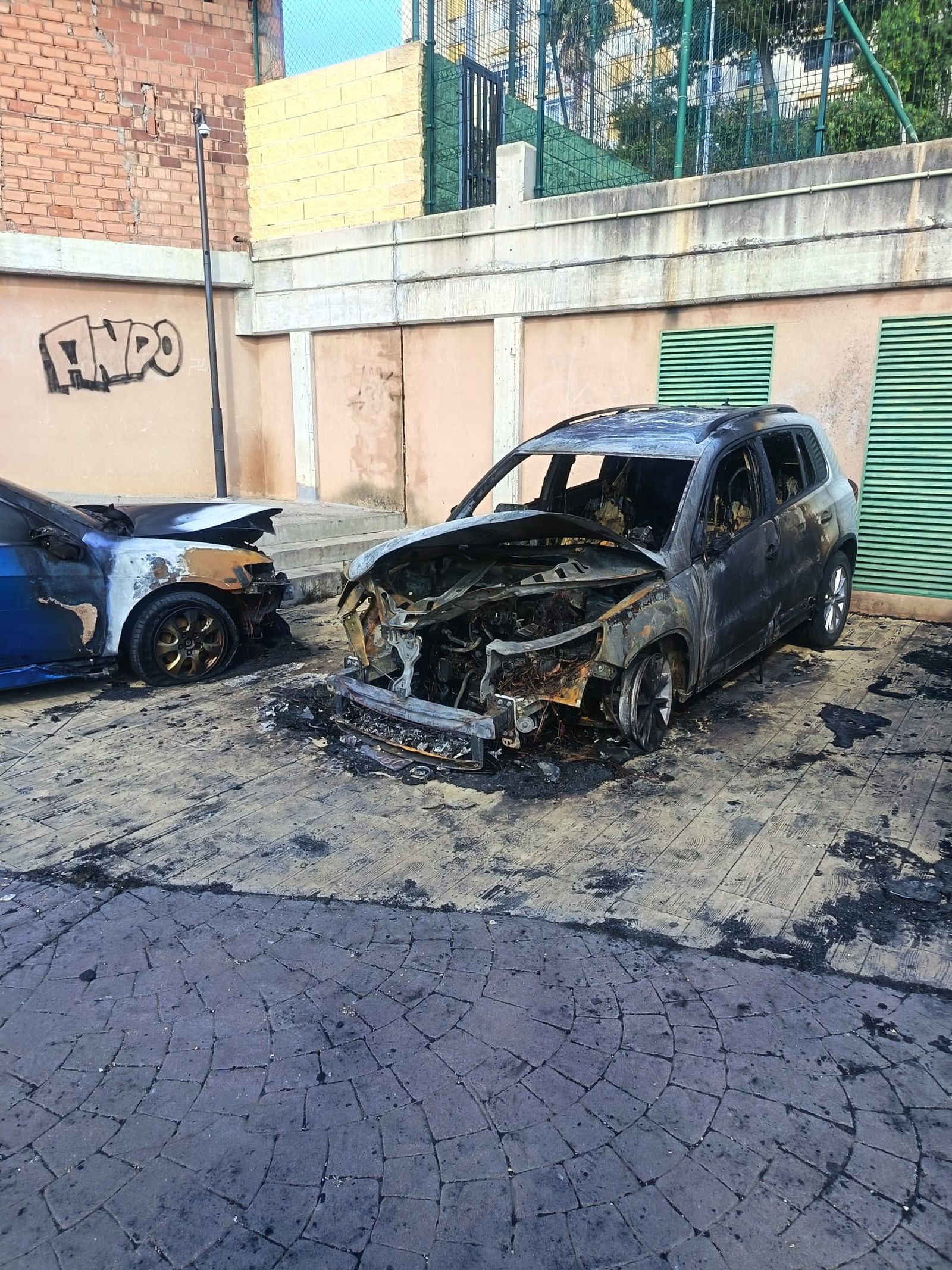 Así quedaron los coches calcinados