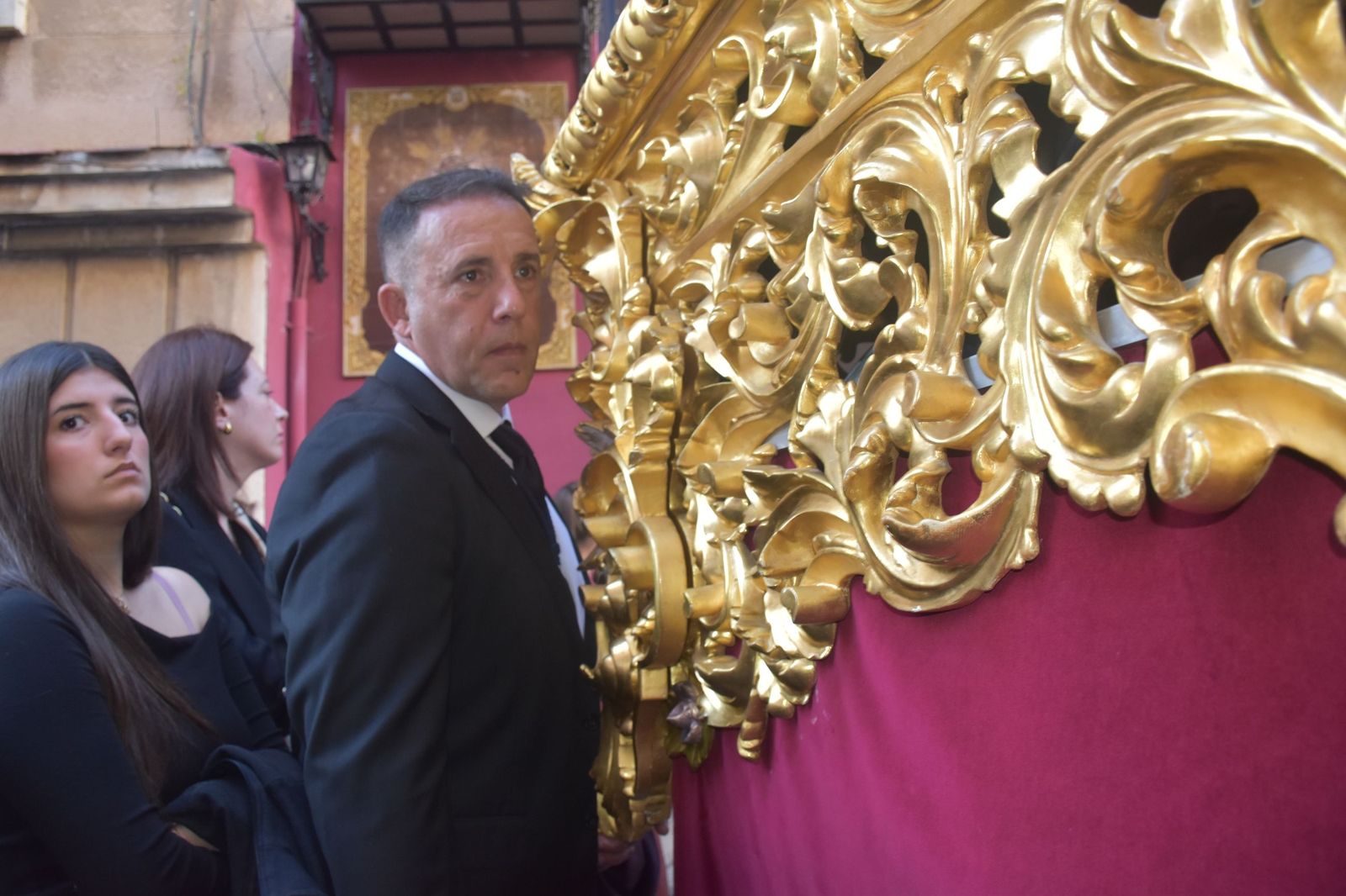 Aroma cofrade y estudiantil: Las Penas reina en el Jueves Santo