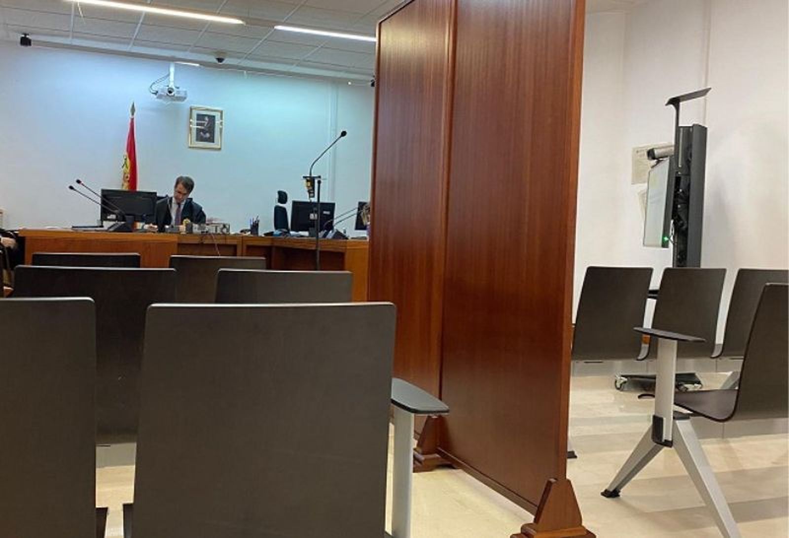 Imagen de archivo del biombo instalado en la sala del Juzgado de lo Penal.