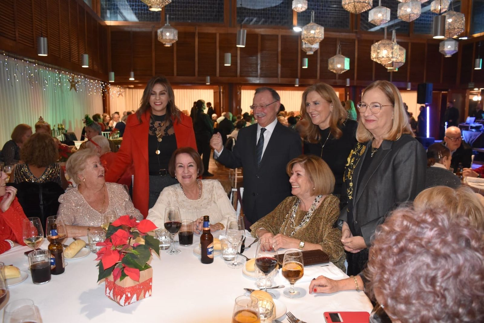 La Navidad abraza a los mayores en ‘La Muralla’ con una cena llena de música y diversión