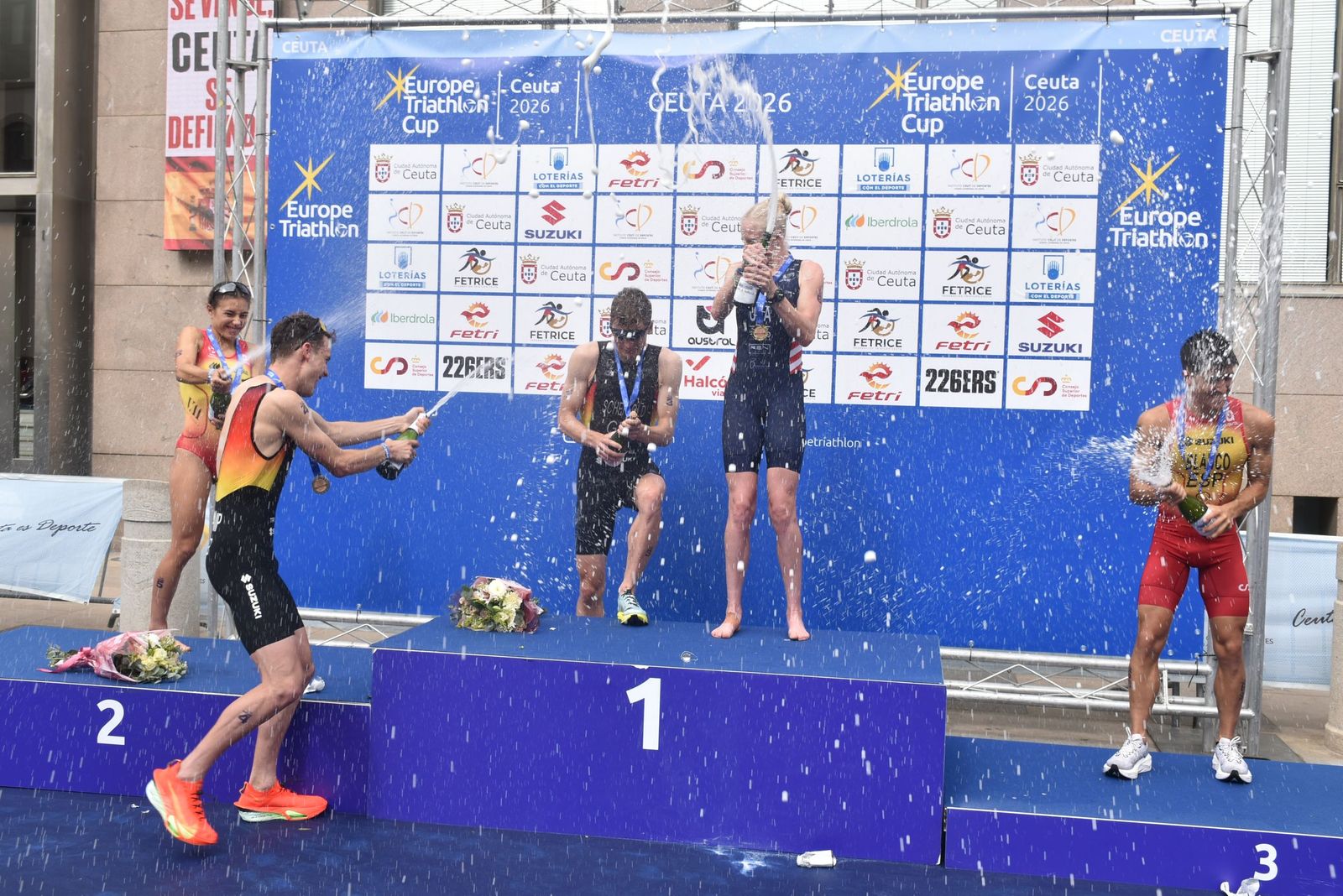 Entrega de trofeos de la Copa de Europa de Triatlón