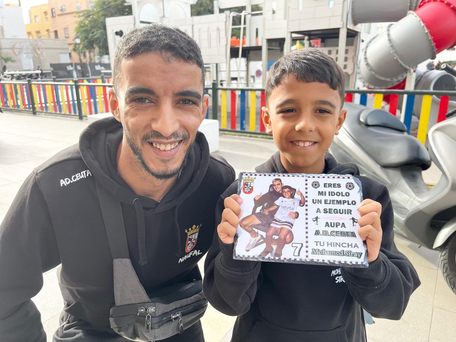 Gran 'ambientazo' en la previa del partido con las aficiones entregadas a sus respectivos equipos