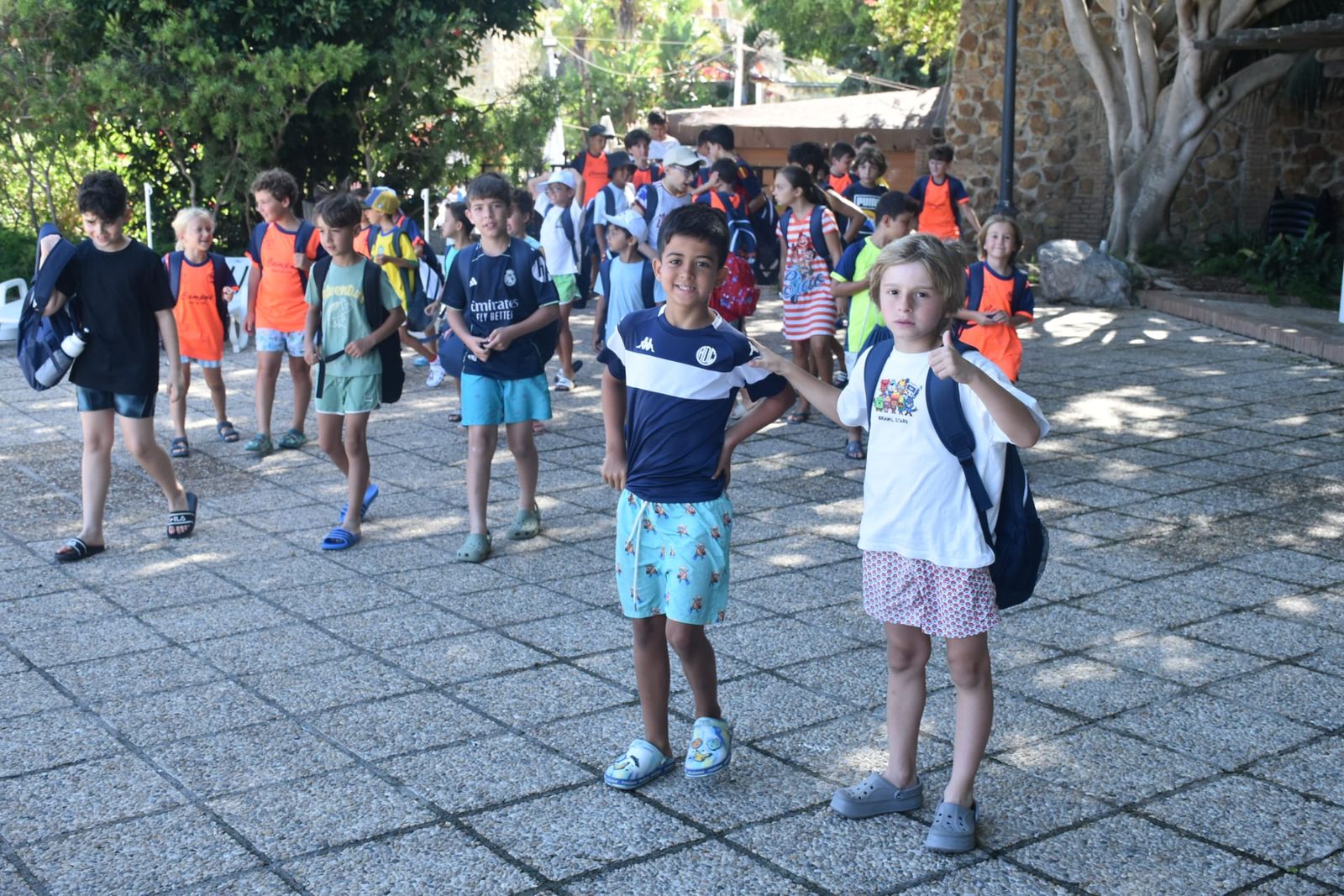 El Campus de Verano Emilio Cózar disfruta de una refrescante jornada en el Parque Marítimo