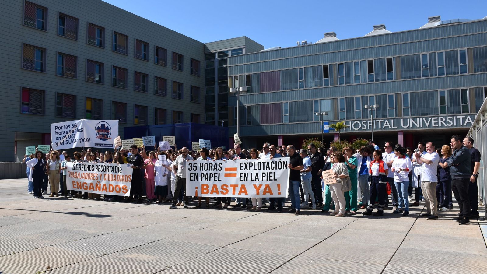 Manifestación convocada por la Junta de Personal del INGESA en el HUCE contra el modelo de jornada de 35 horas