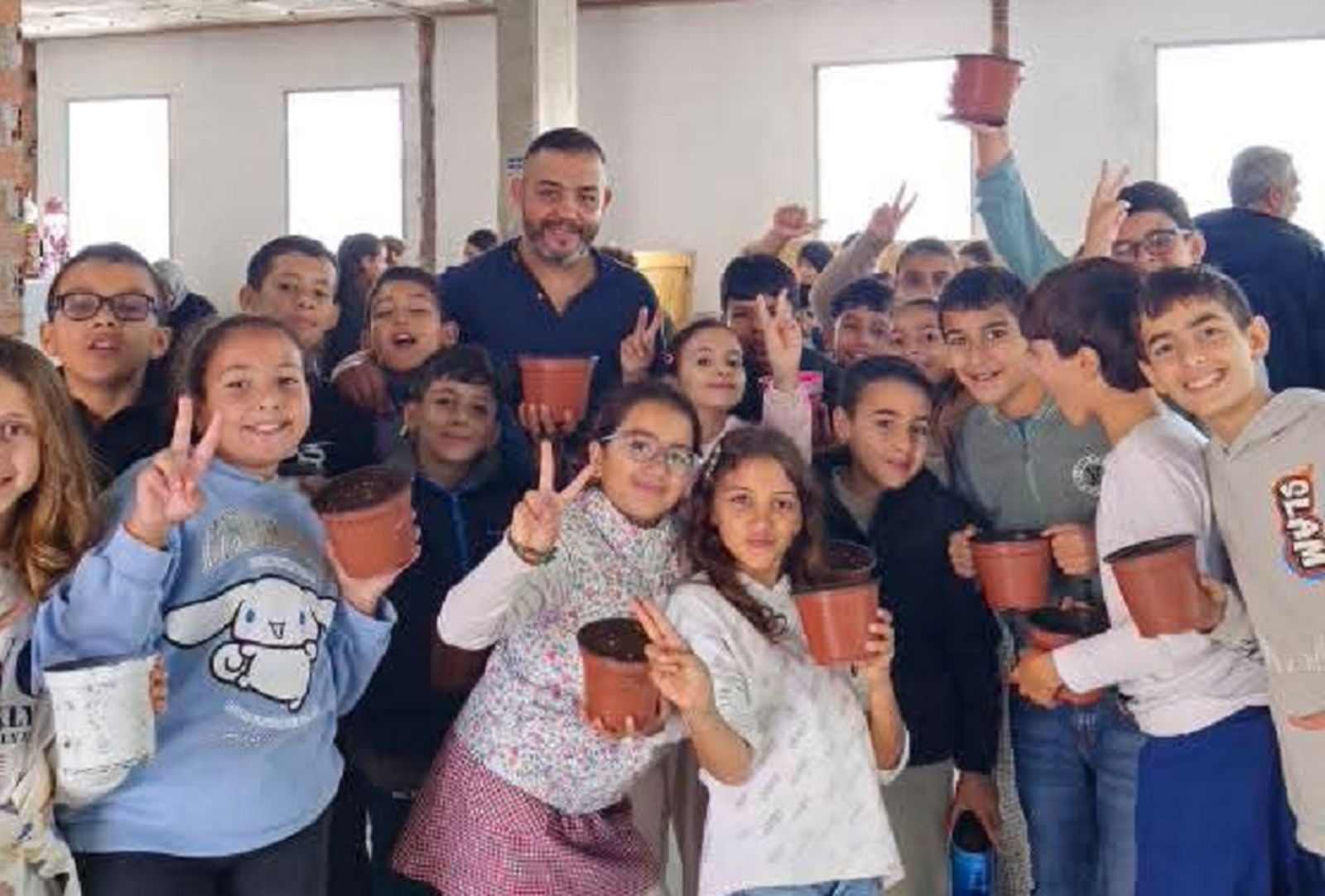 Mohamed Tarek Abdeselan en una de las visitas a los colegios.