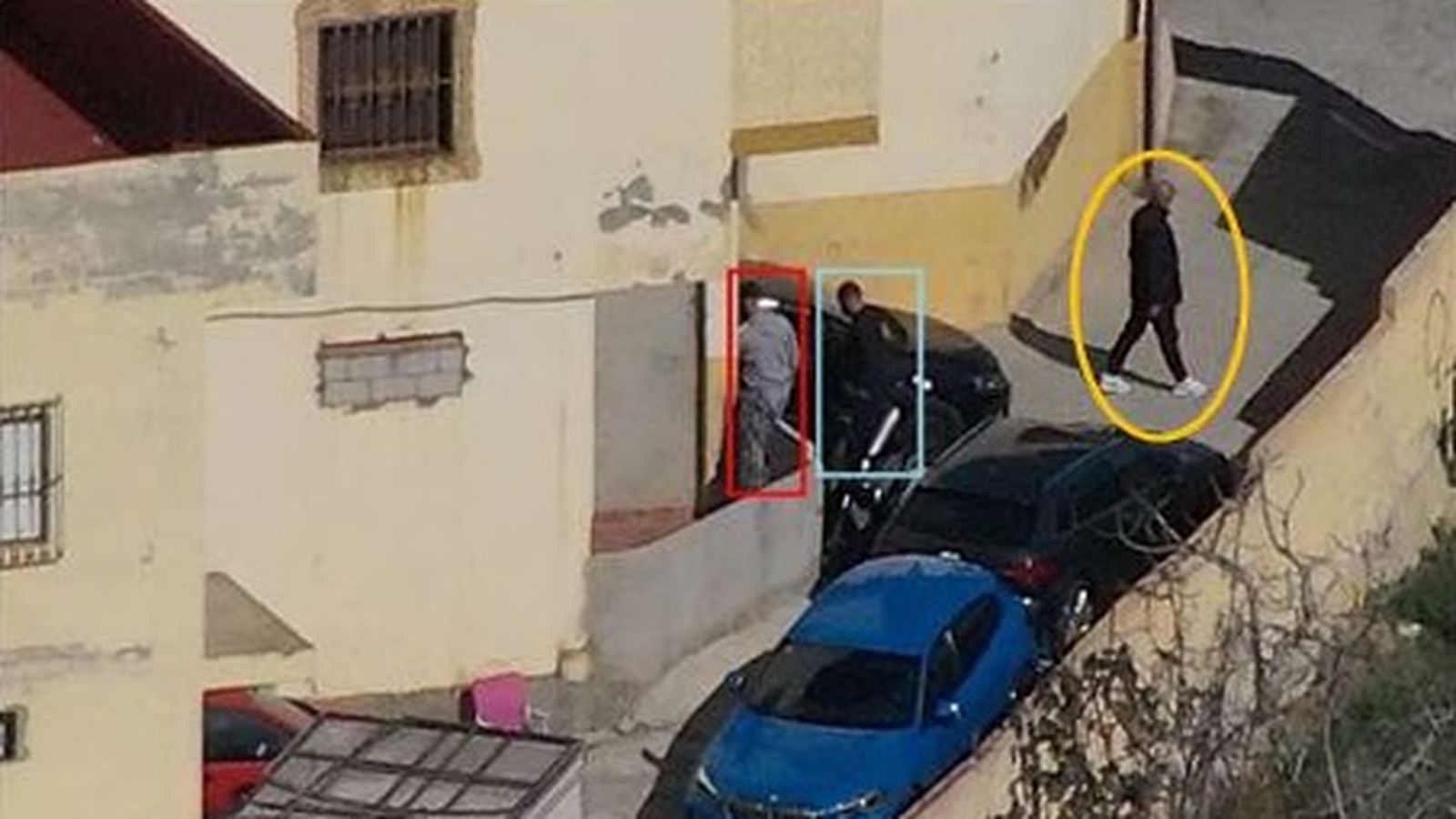 Implicados en la investigación de la UDYCO llevando a cabo labores de vigilancia organizada