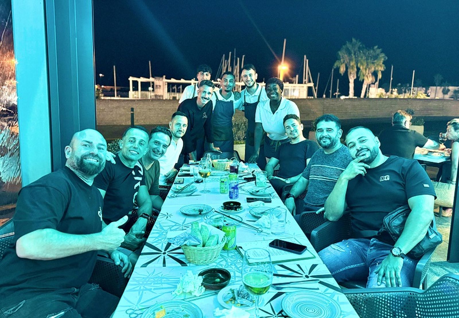 Jorge Lorenzo cenaba este jueves en 'Aire Gastrobar' junto a los integrantes de Daryso Motor. FOTO EL PUEBLO