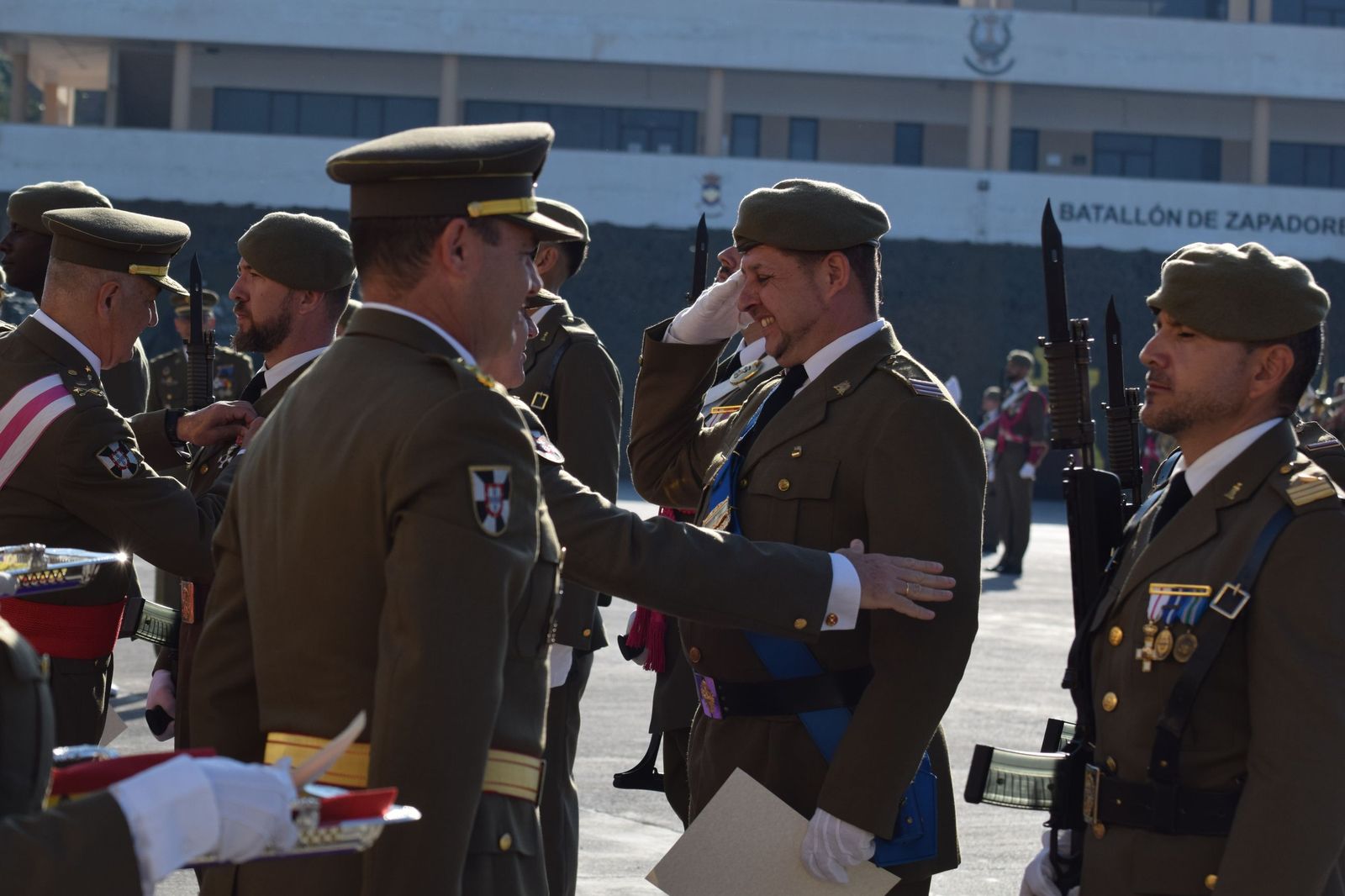 El Regimiento de Ingenieros 7 honra a San Fernando en una solemne parada militar en El Jaral