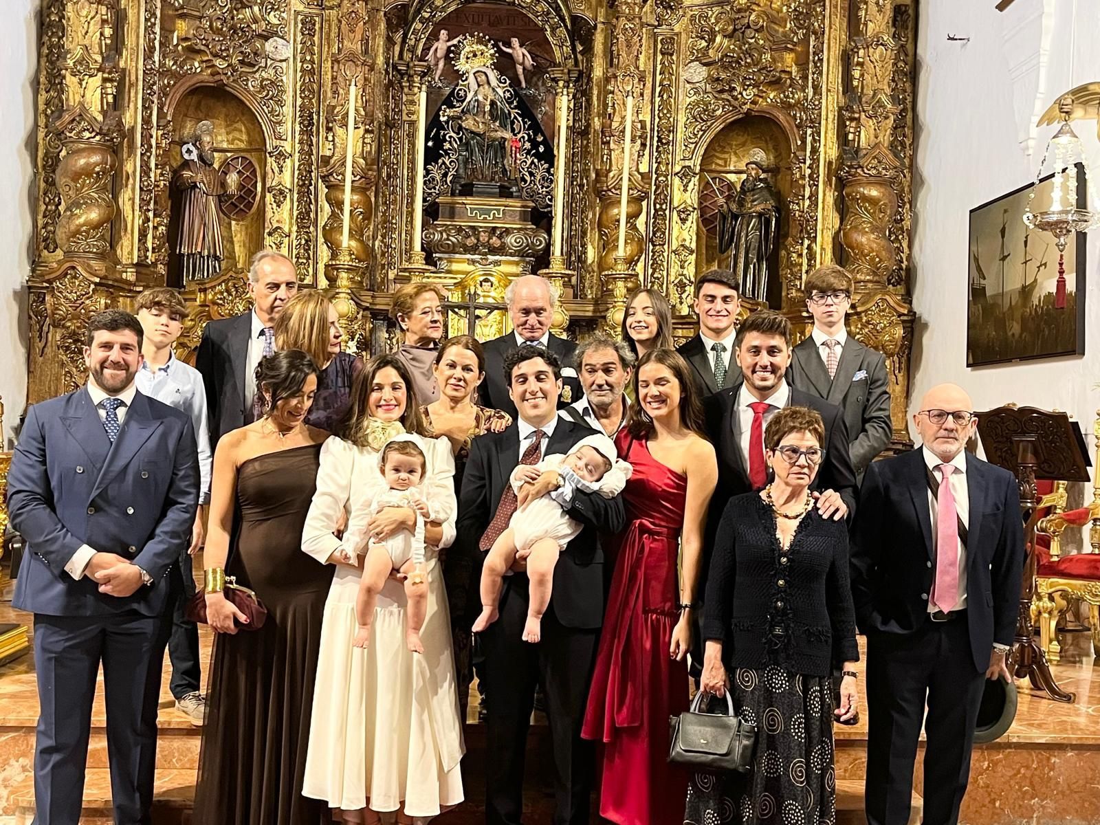 Carlota, Guillermo y Óliver reciben el sacramento del bautismo