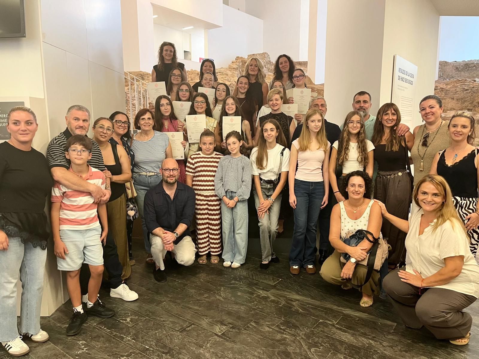 La Royal Academy of Dance entrega los diplomas a las alumnas de la Escuela de Rosa Founaud