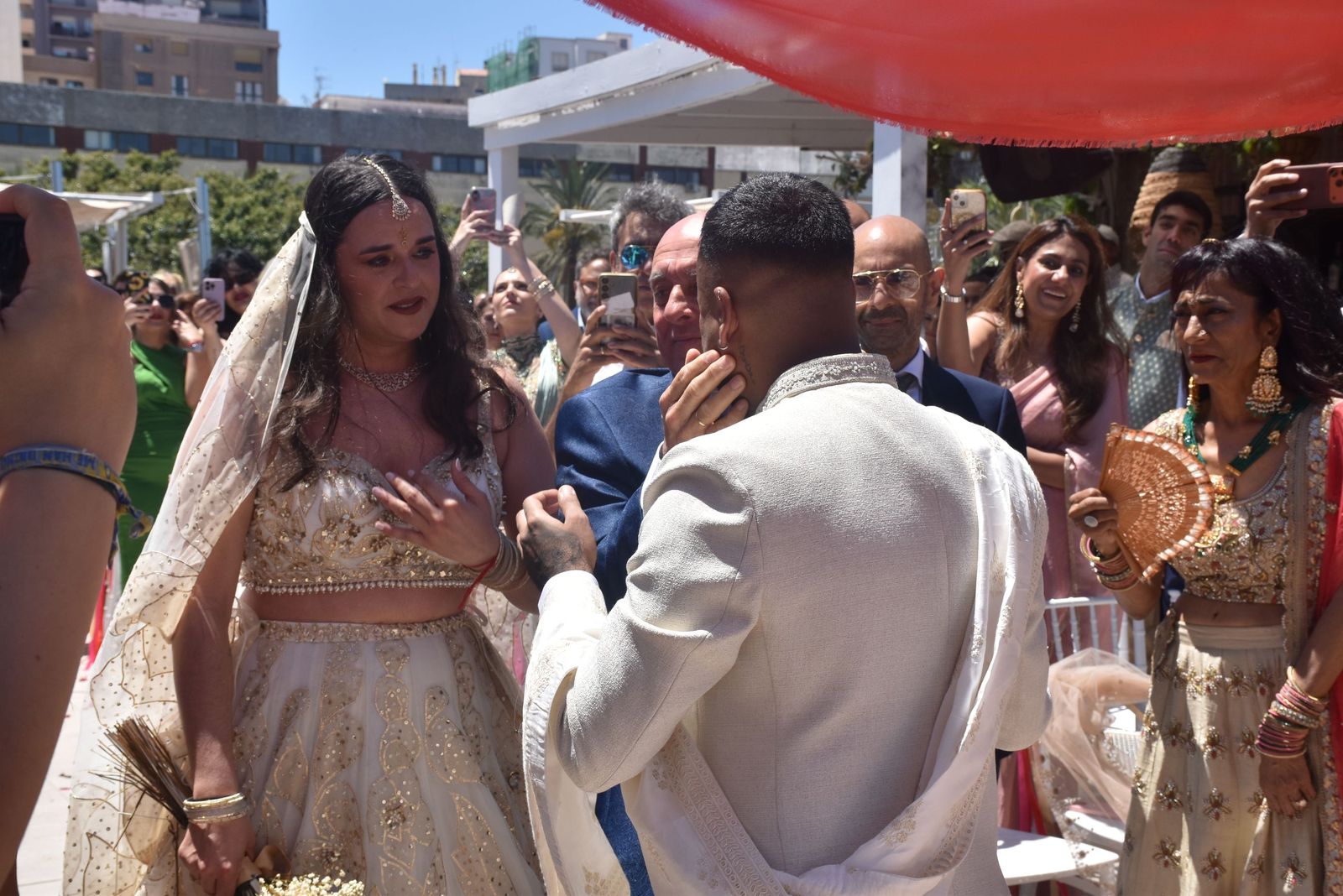 Direk y Rocío sellan su amor bajo el cielo de Ceuta